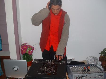 dj red@ soiré a léorengé